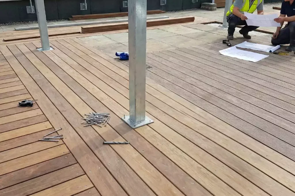 Ancrer pergola sur terrasse sur plots