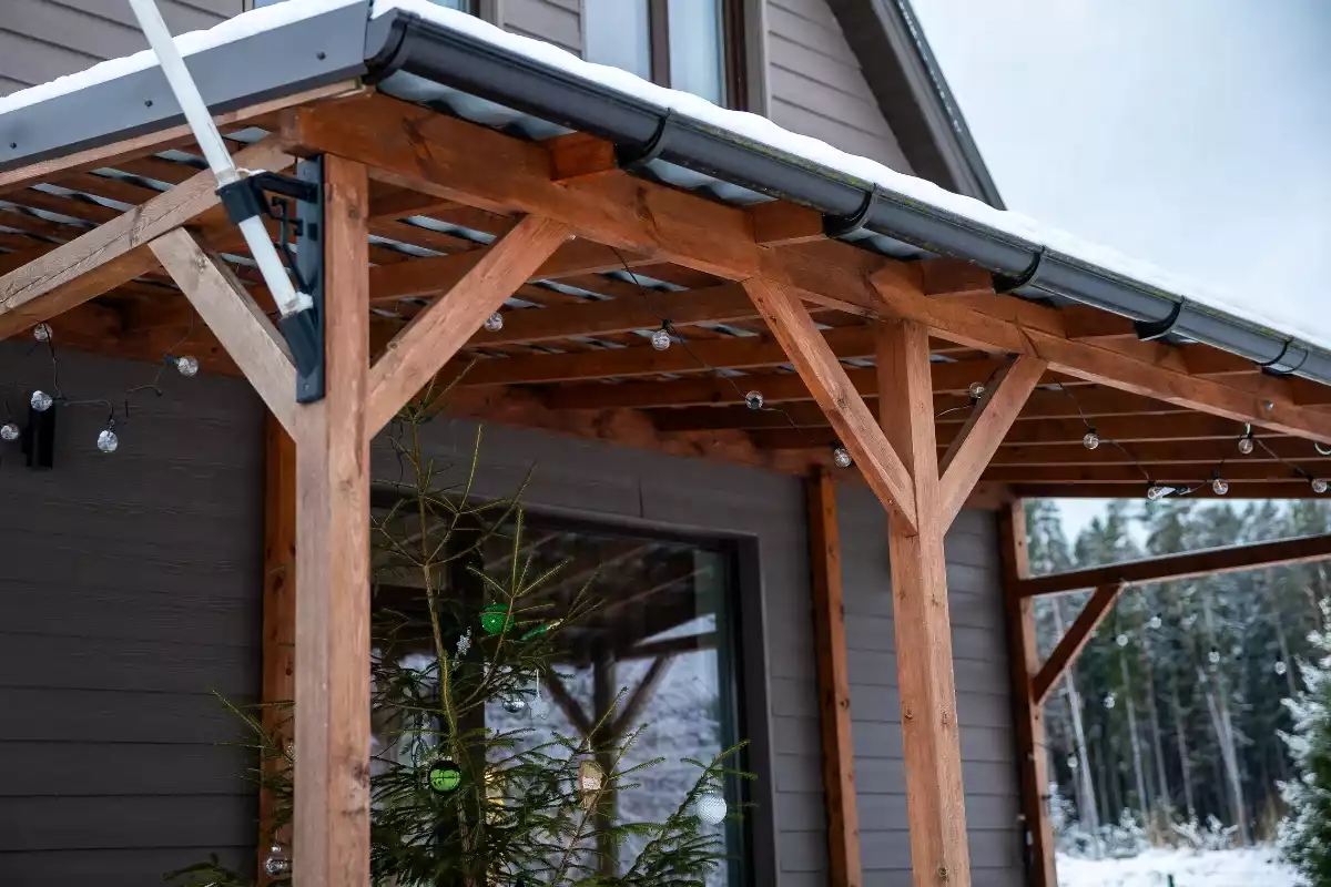 Maison à poutres apparentes à l’extérieur : idées déco et conseils