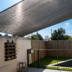 comment installer un voile d'ombrage sur un balcon
