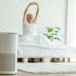 Découvrez maintenant en détail comment fonctionne un purificateur d’air, quels polluants il élimine et comment en tirer le meilleur parti au quotidien.
