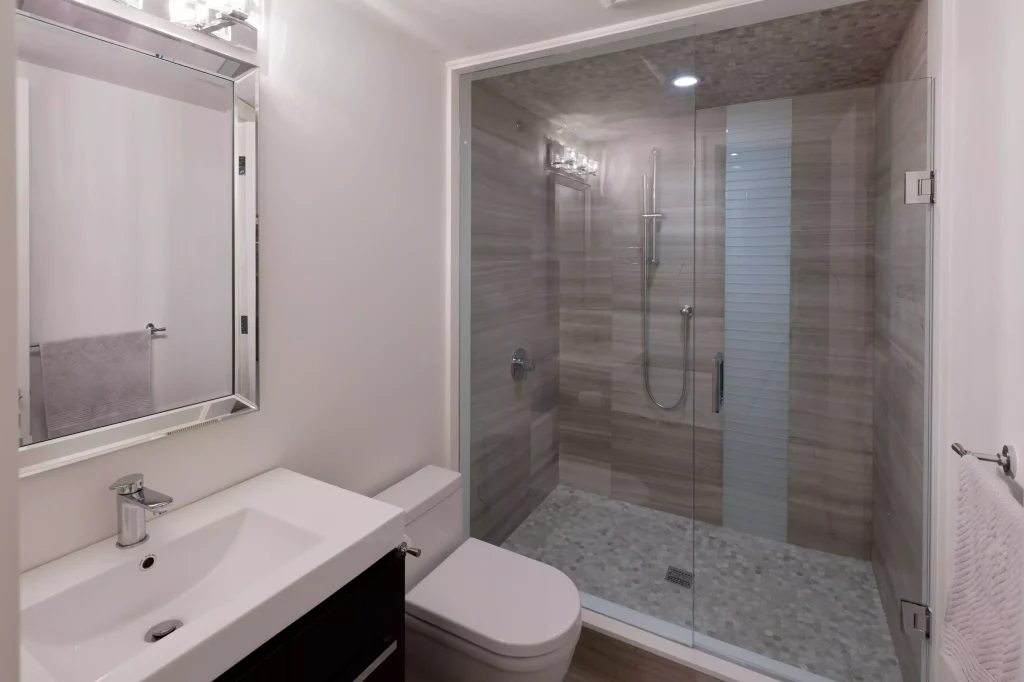 Aménagement douche italienne petite salle de bain