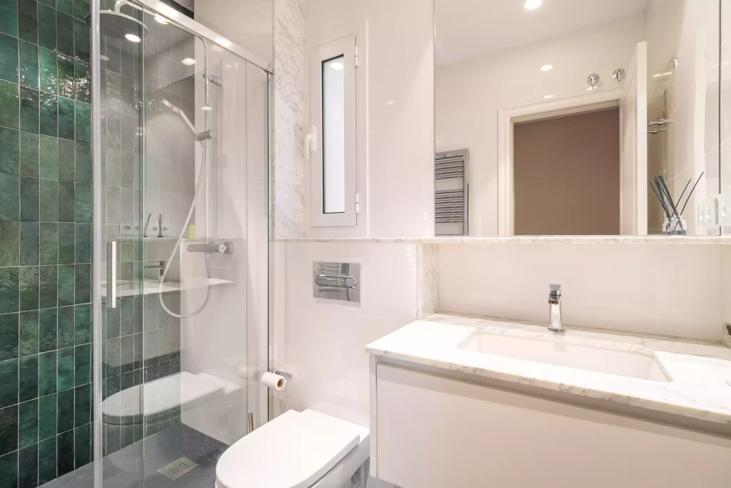 Douche italienne petite salle de bain